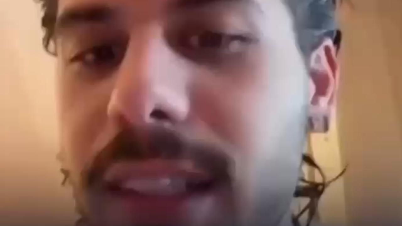 Vídeo: Zé Felipe rebate críticas após pausa ao anunciar Álbum do Ano no Prêmio Multishow