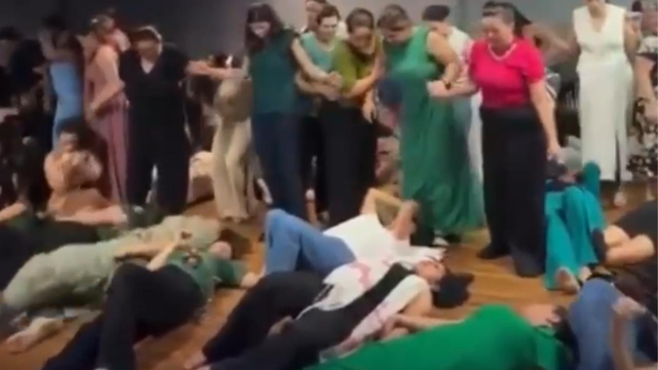 Vídeo: Mulheres desmaiam e perdem controle motor durante culto evangélico