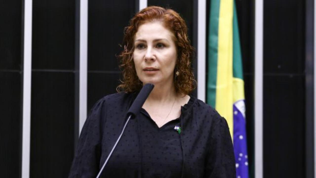 STF confirma perda do mandato de Carla Zambelli e anula votação da Câmara