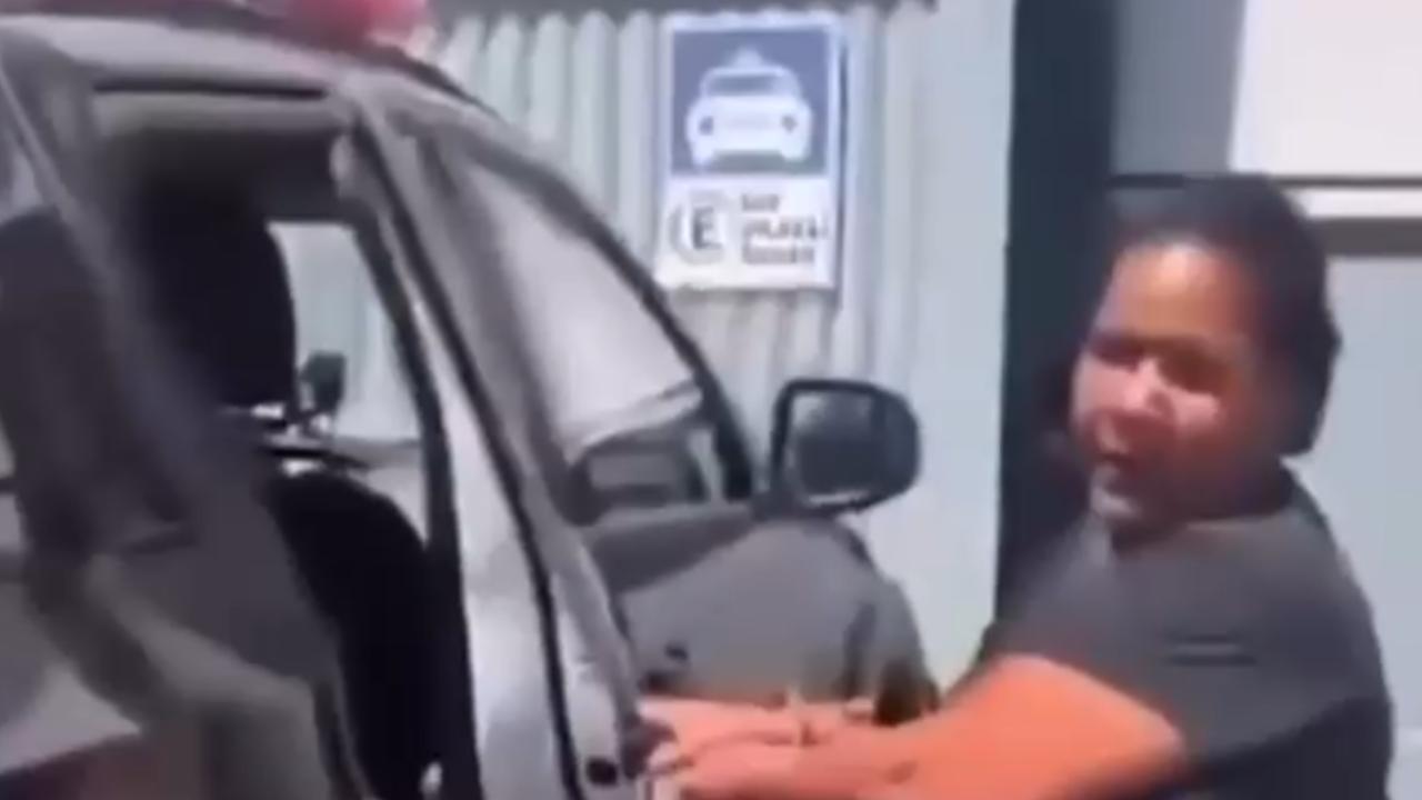 Vídeo: Presa por matar marido a facadas declara: “Mulheres precisam tomar providências”