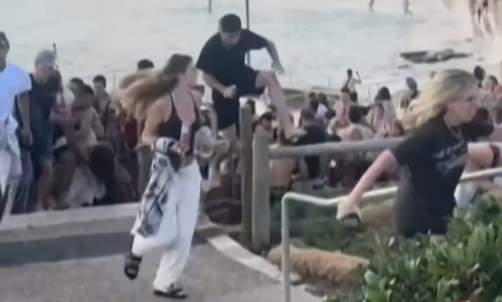 Ataque a tiros deixa ao menos 11 mortos durante feriado judaico em praia de Sydney