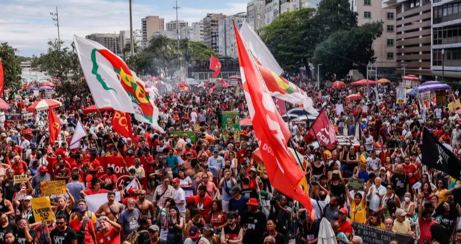 Manifestantes protestam contra Congresso e PL da Dosimetria em 17 capitais
