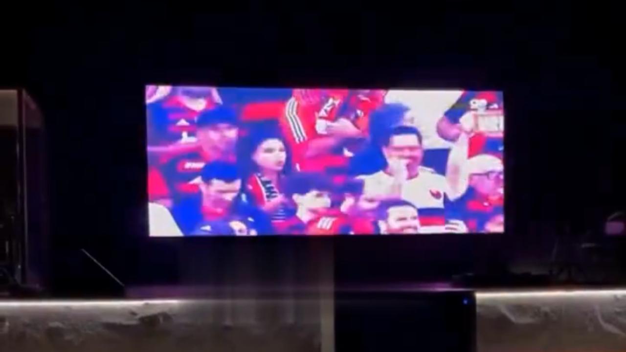 Vídeo: Igreja usa telão do altar para transmitir jogo do Flamengo