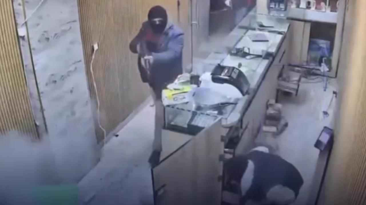 Vídeo: Dois irmãos são assasinados em roubo violento a joalheria