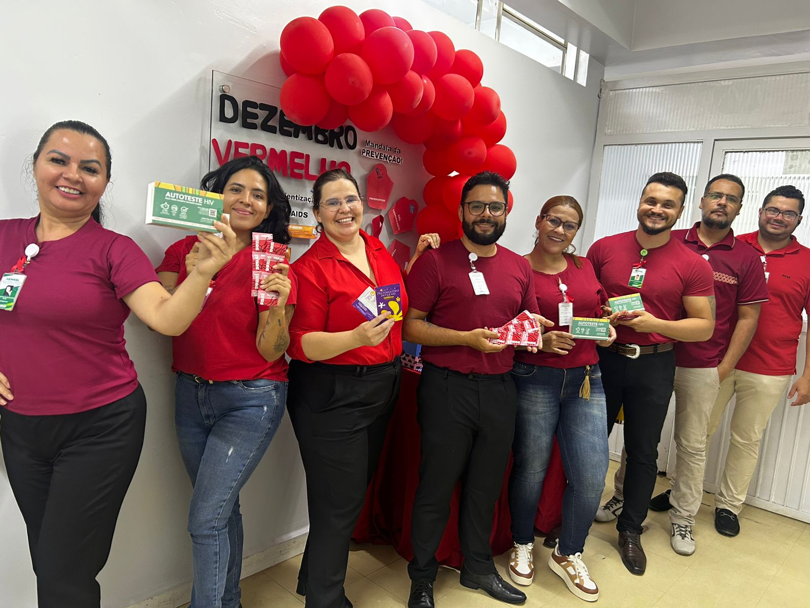 HEMNSL promove ação do Dezembro Vermelho