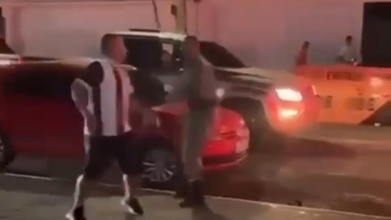 Vídeo: Torcedores do Corinthians e PM se enfrentam em Goiatuba após vitória