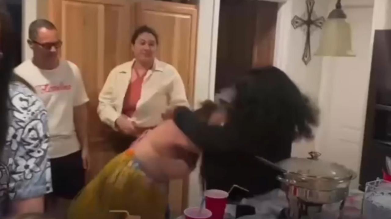 Vídeo: Briga entre mulheres durante pedido de casamento vira polêmica