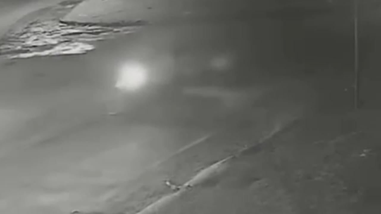 Vídeo: Mulher morre ao bater cabeça em meio-fio após queda de moto em Aparecida de Goiânia