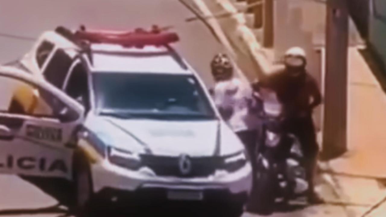 Vídeo: Polícia acompanha motociclistas em alta velocidade e um cai durante tentativa de fuga