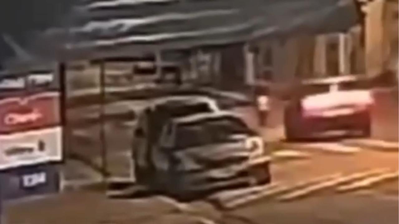 Vídeo: Mulher atropela e mata namorado e amiga após episódio de ciúmes