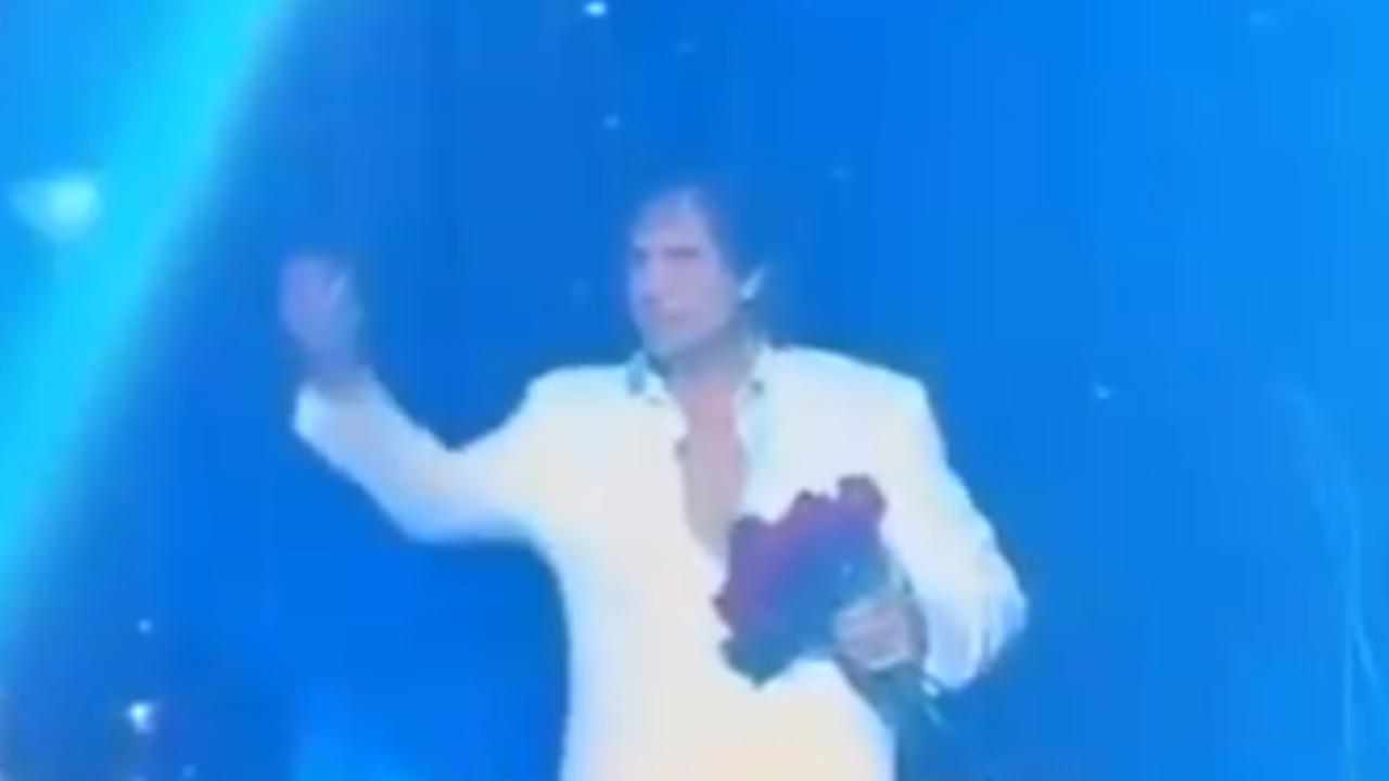 Vídeo: Apresentação de Roberto Carlos gera onda de críticas por postura 'fria' no palco