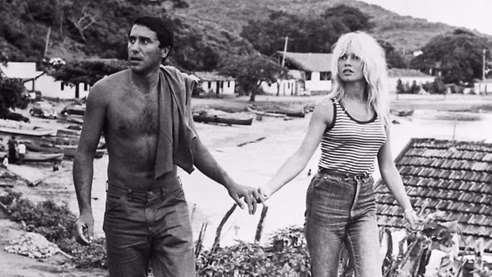 Vídeo de Brigitte Bardot em Búzios com o namorado jogador do Flamengo