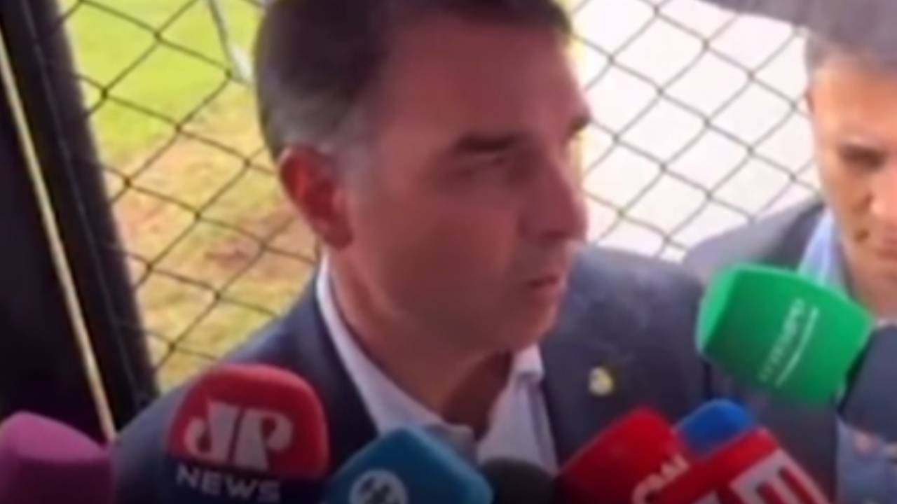 Flávio Bolsonaro diz ter se acertado com Michelle após atrito sobre PL cearense