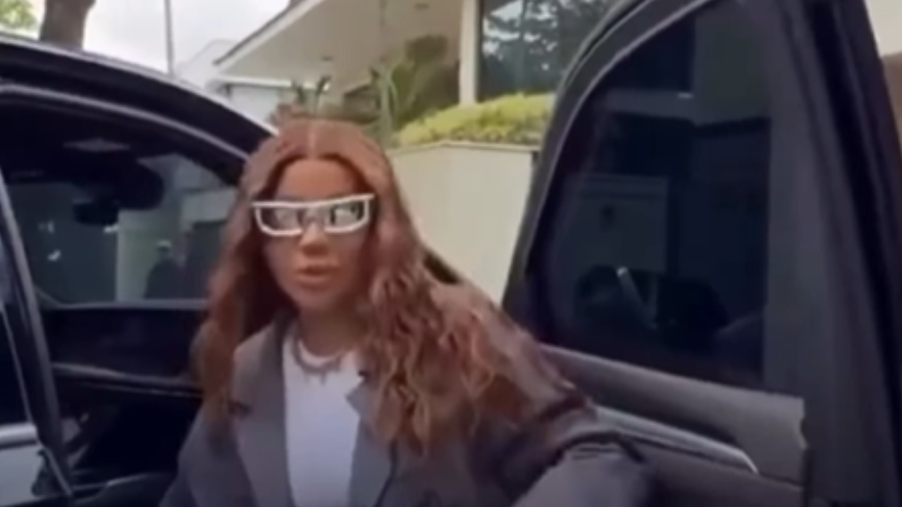 Ludmilla exibe carro de luxo avaliado em R$ 2,5 milhões