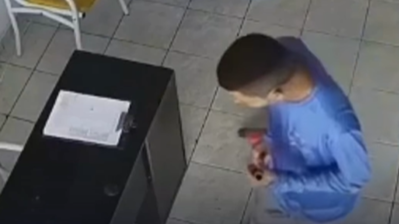 Jovem é executado a tiros enquanto trabalha em distribuidora