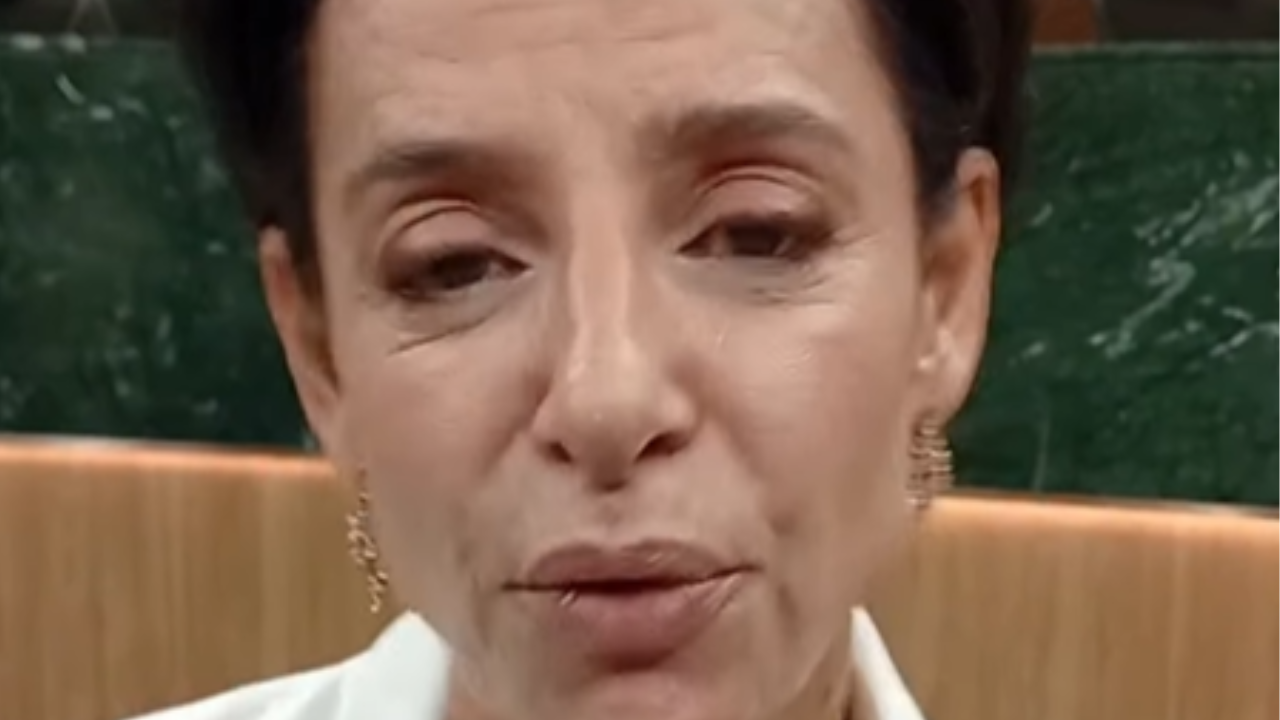 Ana Paula Rezende confirma pré-candidatura para 2026 e mantém cargo em aberto