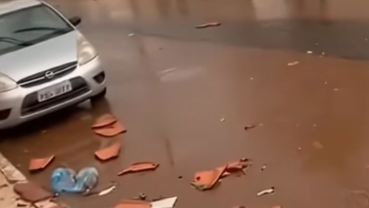 Vendaval causa destruição, espalha telhados e gera preocupação em moradores