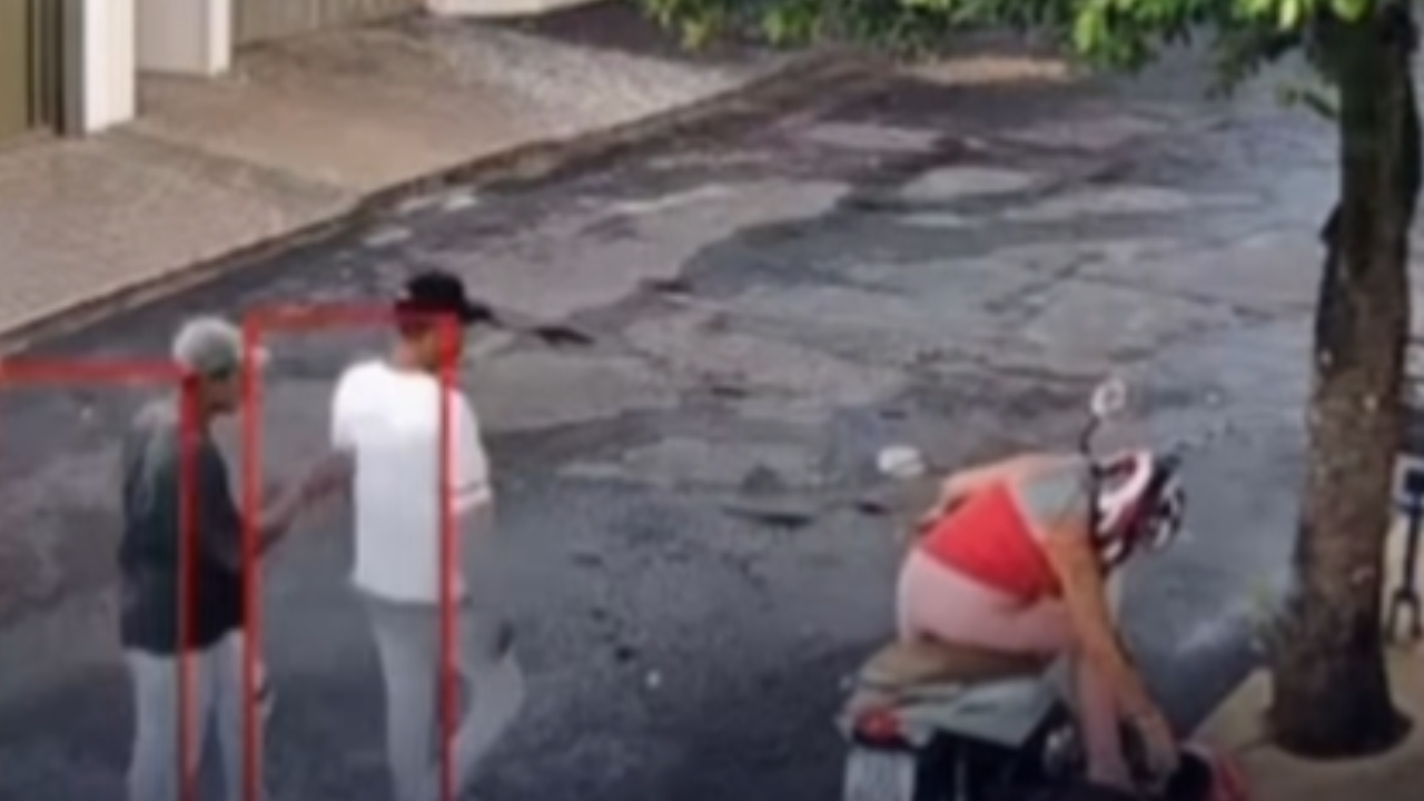 Mulher reage a assalto, entra em luta corporal e afasta criminosos