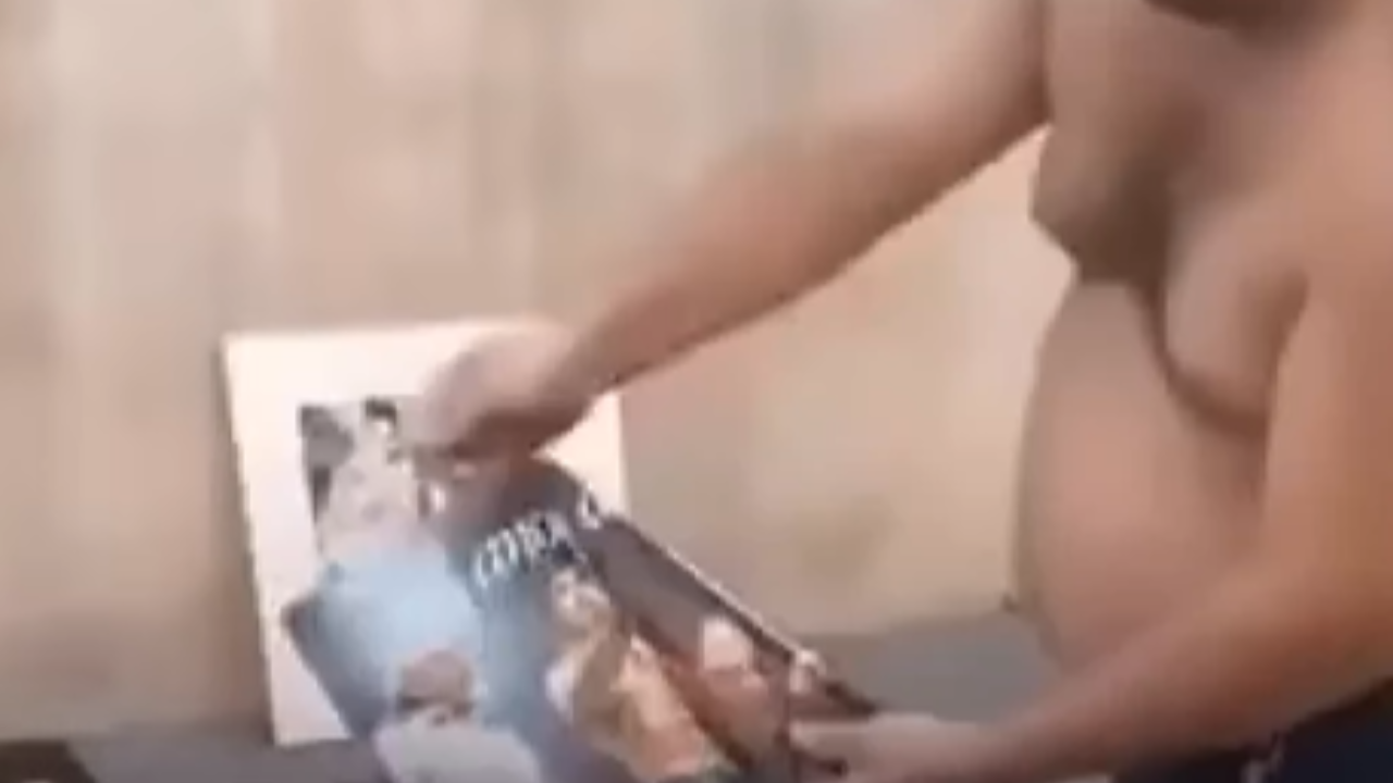 Fã de Zezé Di Camargo destrói discografia após polêmica com o SBT