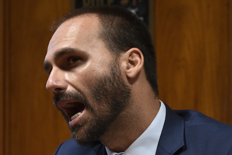 Mesmo com mandato cassado, Eduardo Bolsonaro segue elegível