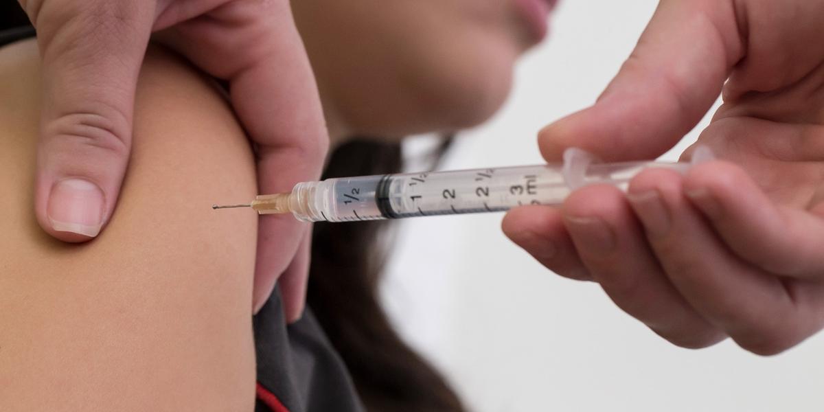 Vacina contra a dengue começará a ser aplicada a partir de janeiro de 2026