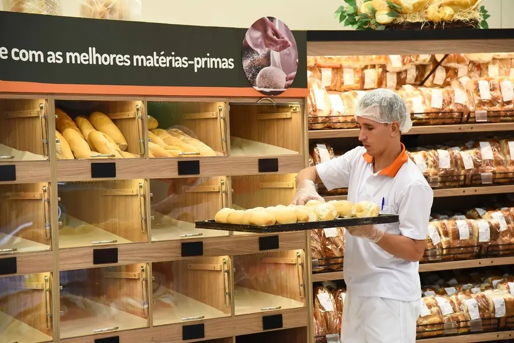 Lei que corta até 70% do tempo para abrir empresas começa a chegar aos municípios de Goiás