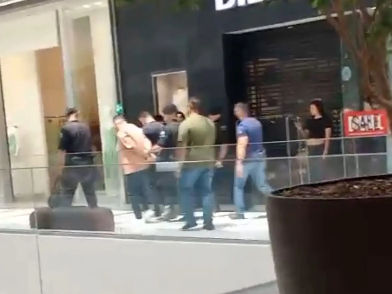 Polícia prende suspeitos de estel1onato contra idosa dentro do Shopping Flamboyant em Goiânia