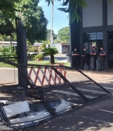 Imprudência ao volante termina em prisão após invasão ao Detran-GO