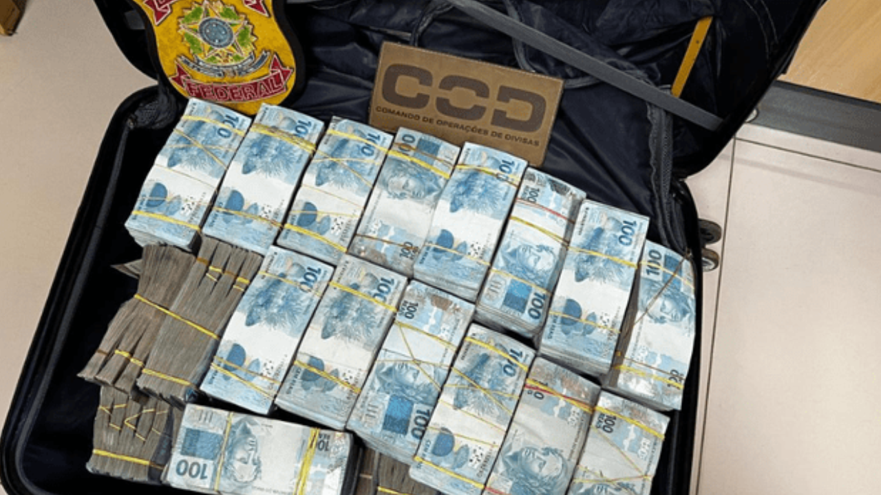 Polícia Federal apreende R$ 1,7 milhão em espécie dentro de veículo em Goiás