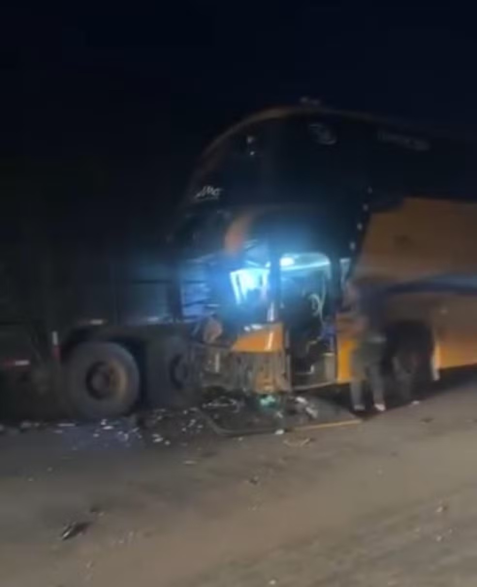 Equipe do Águia de Marabá sofre acidente com ônibus; preparador morre