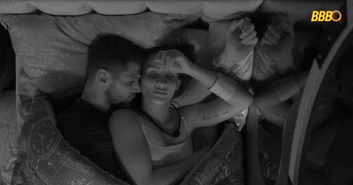 Jonas Sulzbach e Maxiane protagonizam segundo beijo do BBB 26 em festa