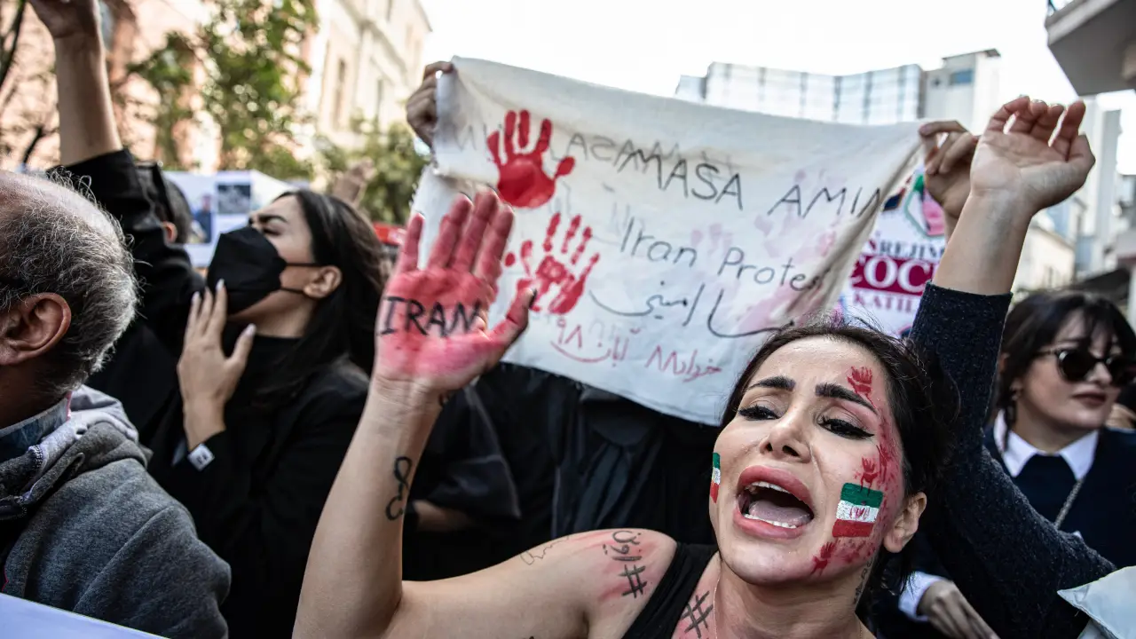 Número de mortos em protestos no Irã ultrapassa 2.400, segundo organizações internacionais