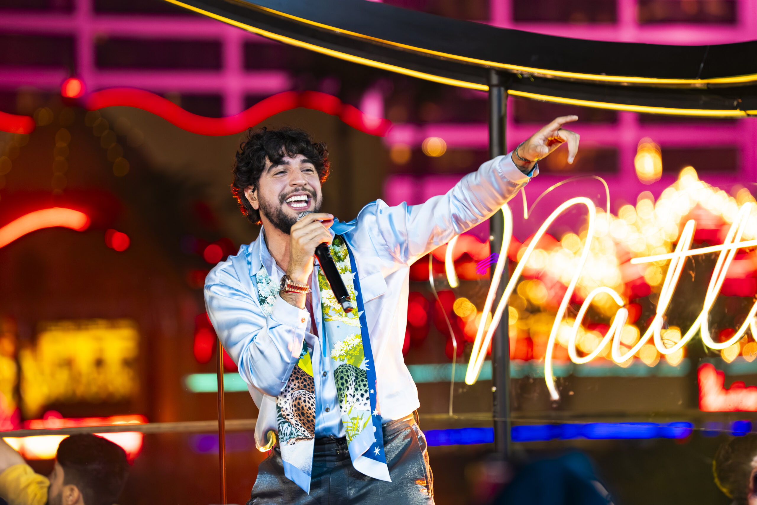 Nattan lança projeto internacional gravado em Las Vegas com participação de Anitta