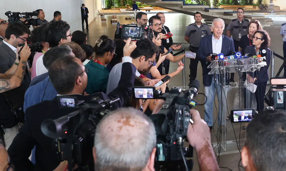 Fronteira Brasil-Venezuela está tranquila e aberta, afirma ministro Múcio