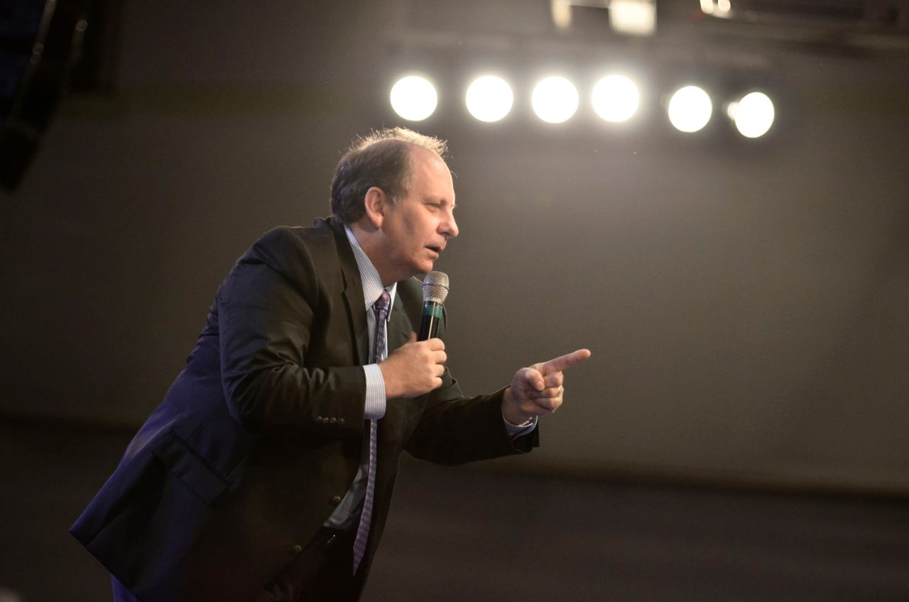 Pastor Lamartine Posella comenta tempestade em caminhada de Nikolas Ferreira e fala em 'batalha espiritual'