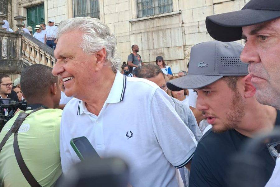 Caiado participa da Lavagem do Bonfim e pede “libertação do Brasil do PT” em 2026