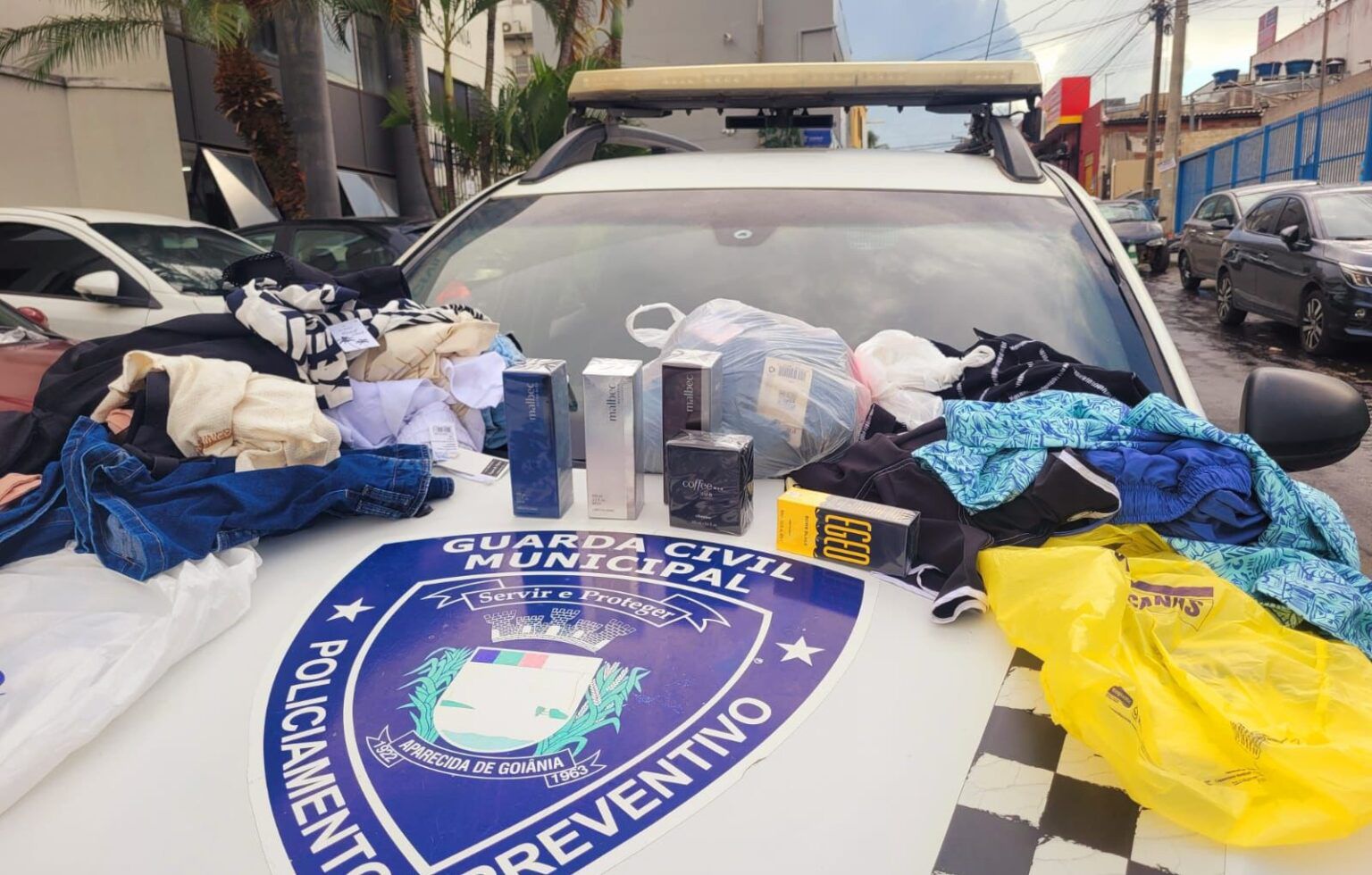 Guarda Civil de Aparecida prende mulher por suspeita de furtos em três lojas