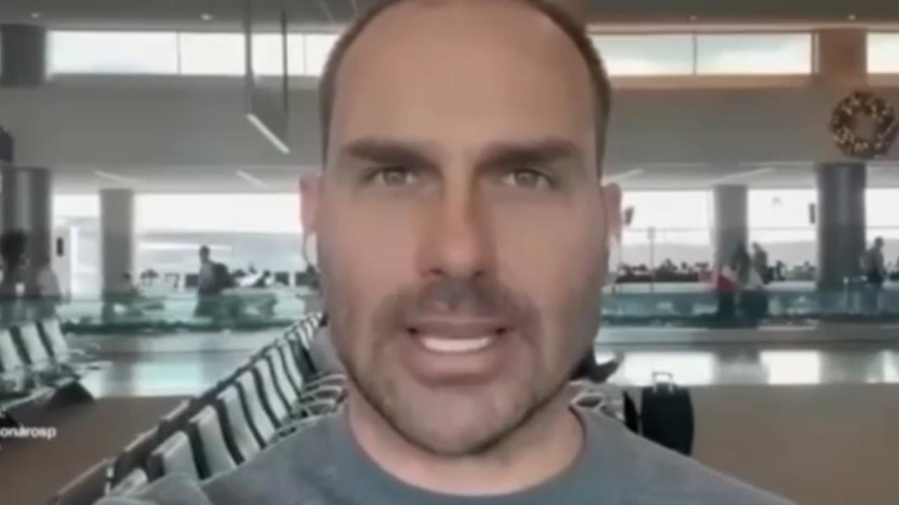 Vídeo: Eduardo Bolsonaro reage a decreto da PF e critica determinação de retorno ao cargo