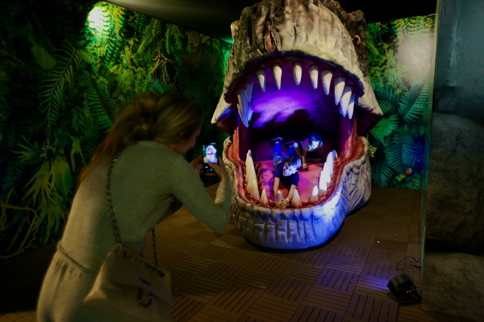 Férias com dinossauros: Dino Universe é opção de lazer para toda a família em Goiânia