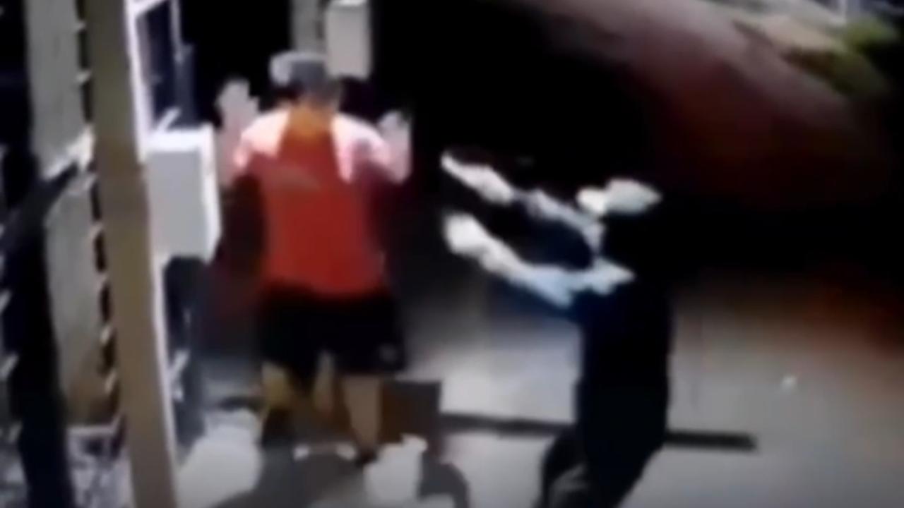 Vídeo: Jovem de 21 anos é executado durante assalto registrado por câmeras