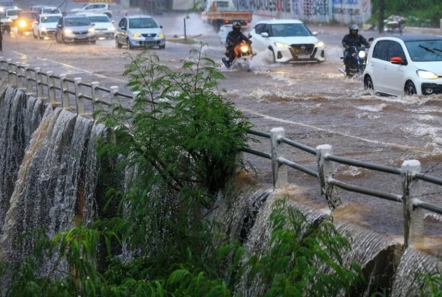 Temporais em Goiânia provocam prejuízos e levantam discussão sobre direito ao ressarcimento