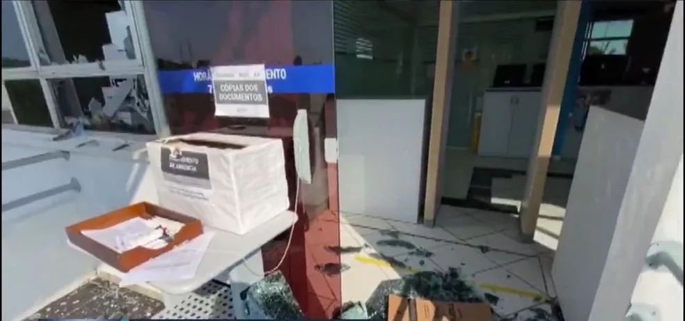 Homem danifica agência do INSS e agride funcionários após ter benefício cancelado