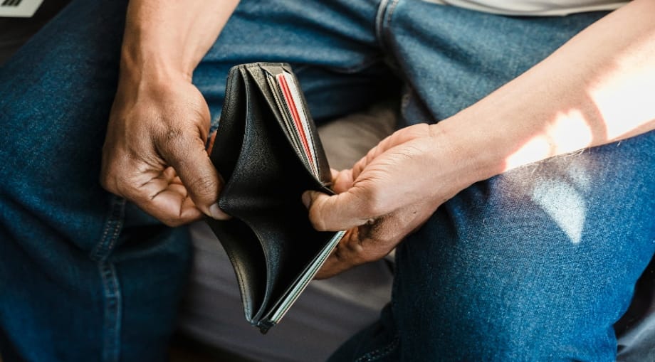 Fink AI: veja como brasileiros estão com mais dinheiro sobrando no fim do mês ao usar essa IA para controle financeiro