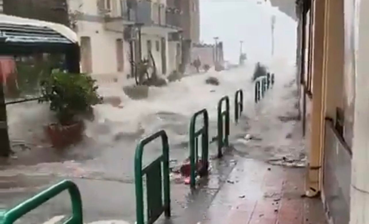 Ciclone Harry provoca inundações históricas na Sicília e ultrapassa a costa