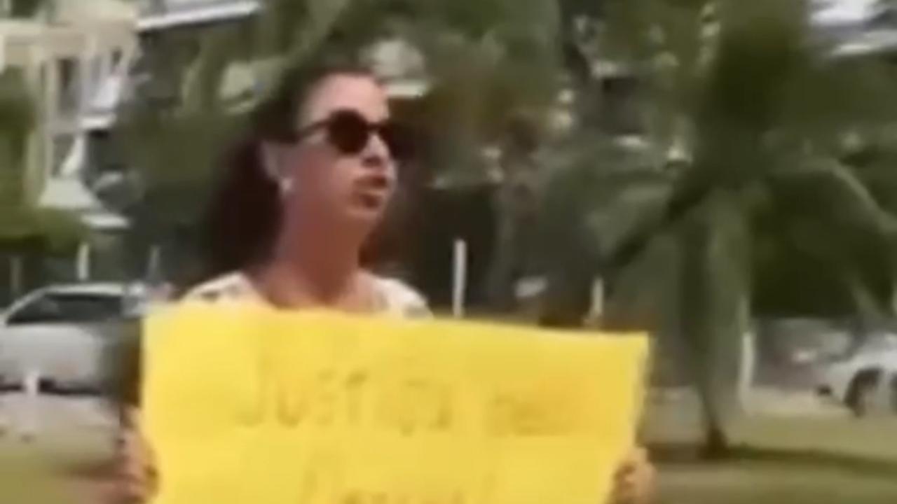 Vídeo: Manifestação pede justiça pela morte do cão comunitário Orelha