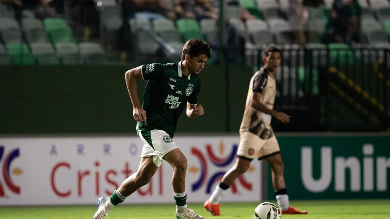Goiás vence Abecat na Serrinha por 1 a 0 e assume vice-liderança do goianão