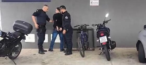 Homem é preso após agredir ex-esposa durante divórcio em Aparecida de Goiânia