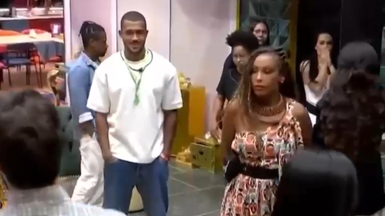 Vídeo: Pedro aperta botão de desistência e gera reação dos brothers no BBB