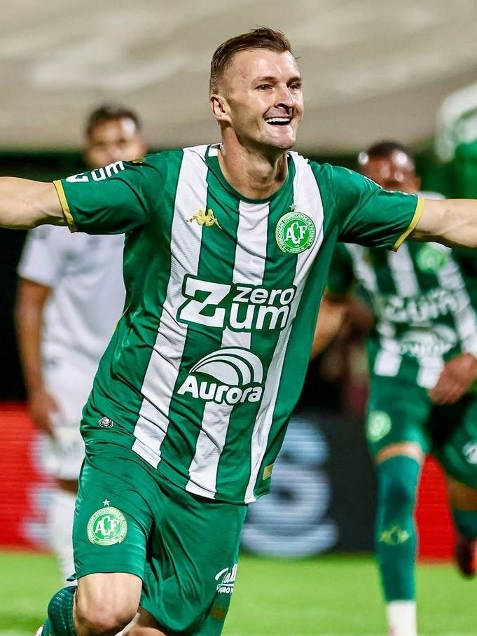 Chapecoense atropela o Santos por 4 a 2 na Arena Condá e estreia com recado na Série A