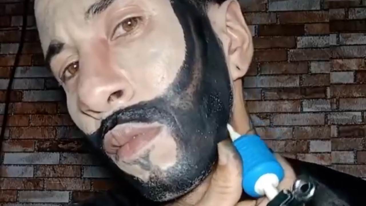 Vídeo: Homem tatua barba no rosto para ficar parecido com Gusttavo Lima e imagens viralizam